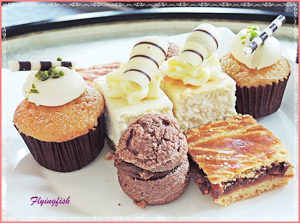 bar & restaurant a3：✜ 貴婦百貨親民價格滴三層架美味下午茶 －「bar&restaurant a3」❤～