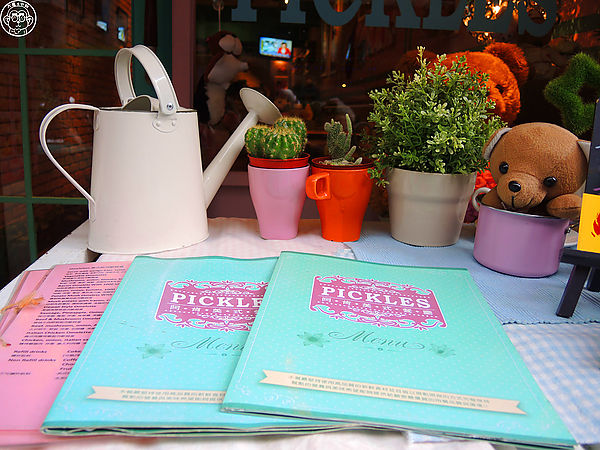 Pickles阿肯美式餐廳(忠孝店):呷飽祙【台北大安・PICKLES阿肯美式餐廳】數一數二好吃的美式漢堡