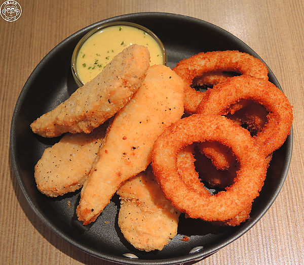 Pickles阿肯美式餐廳(忠孝店):呷飽祙【台北大安・PICKLES阿肯美式餐廳】數一數二好吃的美式漢堡