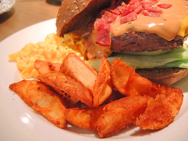 Pickles阿肯美式餐廳(忠孝店):呷飽祙【台北大安・PICKLES阿肯美式餐廳】數一數二好吃的美式漢堡