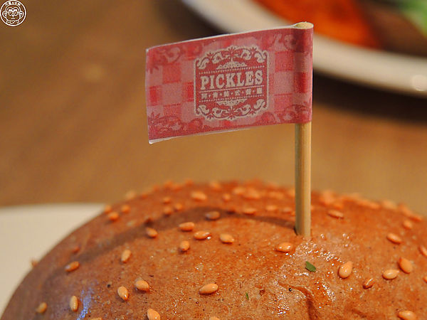 Pickles阿肯美式餐廳(忠孝店):呷飽祙【台北大安・PICKLES阿肯美式餐廳】數一數二好吃的美式漢堡