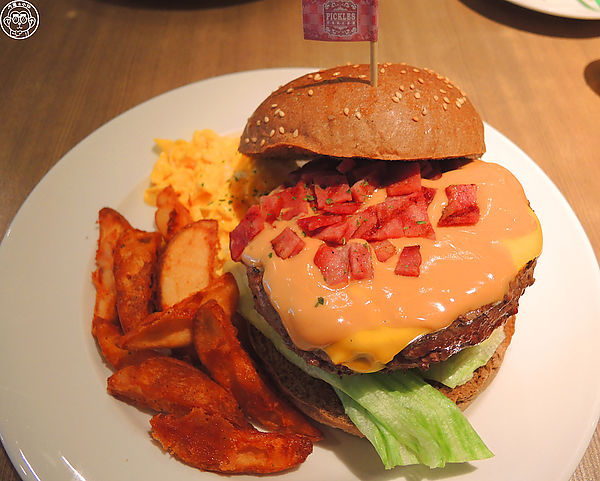 Pickles阿肯美式餐廳(忠孝店):呷飽祙【台北大安・PICKLES阿肯美式餐廳】數一數二好吃的美式漢堡