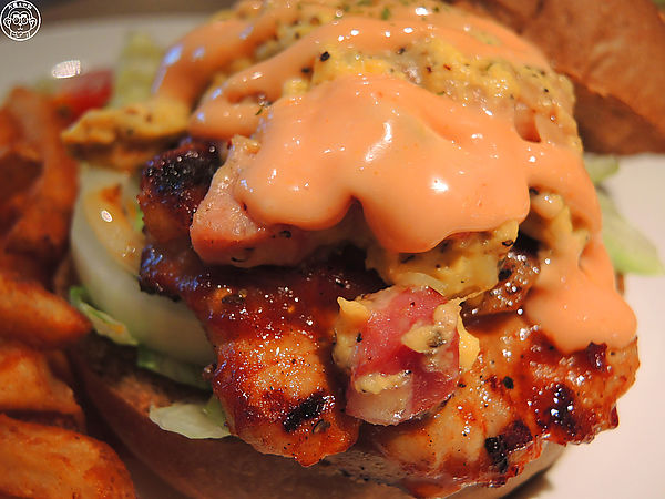 Pickles阿肯美式餐廳(忠孝店):呷飽祙【台北大安・PICKLES阿肯美式餐廳】數一數二好吃的美式漢堡