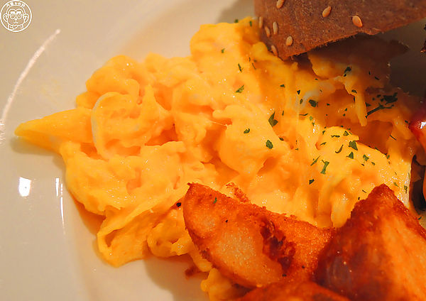 Pickles阿肯美式餐廳(忠孝店):呷飽祙【台北大安・PICKLES阿肯美式餐廳】數一數二好吃的美式漢堡