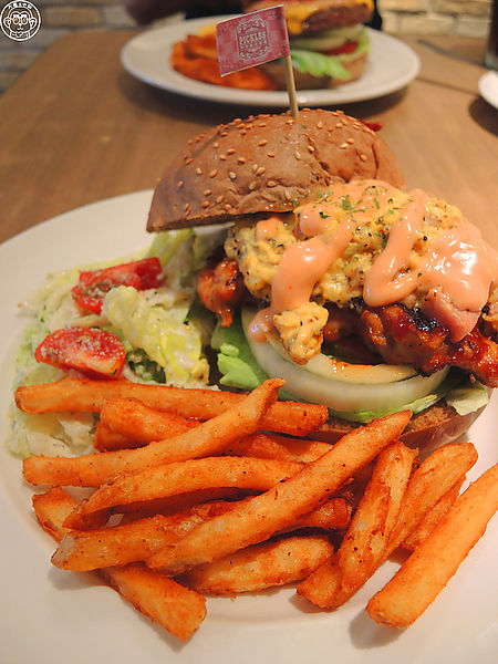 Pickles阿肯美式餐廳(忠孝店):呷飽祙【台北大安・PICKLES阿肯美式餐廳】數一數二好吃的美式漢堡