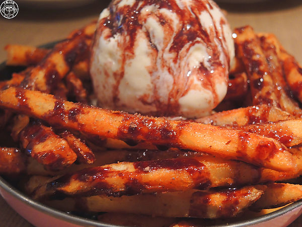 Pickles阿肯美式餐廳(忠孝店):呷飽祙【台北大安・PICKLES阿肯美式餐廳】數一數二好吃的美式漢堡