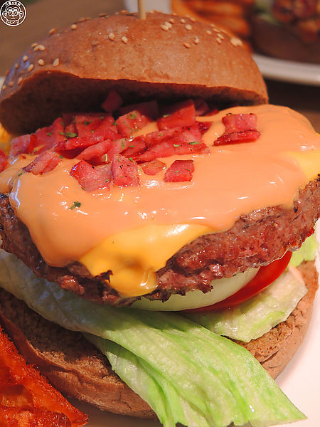 Pickles阿肯美式餐廳(忠孝店):呷飽祙【台北大安・PICKLES阿肯美式餐廳】數一數二好吃的美式漢堡