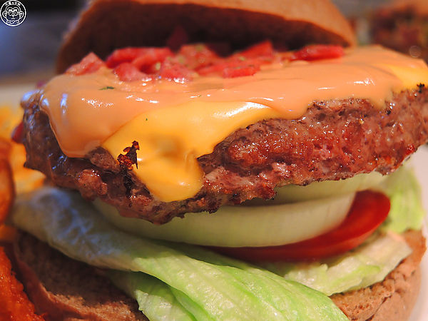 Pickles阿肯美式餐廳(忠孝店):呷飽祙【台北大安・PICKLES阿肯美式餐廳】數一數二好吃的美式漢堡
