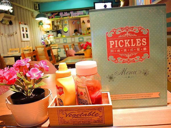 Pickles阿肯美式餐廳(忠孝店):呷飽祙【台北大安・PICKLES阿肯美式餐廳】數一數二好吃的美式漢堡