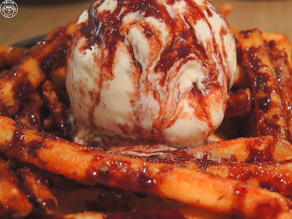 Pickles阿肯美式餐廳(忠孝店):呷飽祙【台北大安・PICKLES阿肯美式餐廳】數一數二好吃的美式漢堡