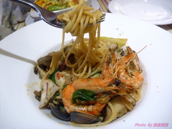 Live饗樂Pasta&Cafe:【試吃】東區好吃的義大利麵-Live饗樂Pasta&Cafe