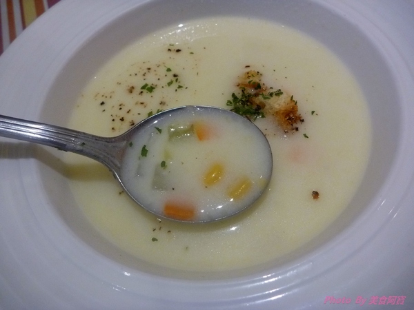 Live饗樂Pasta&Cafe:【試吃】東區好吃的義大利麵-Live饗樂Pasta&Cafe