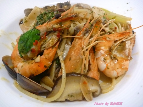 Live饗樂Pasta&Cafe:【試吃】東區好吃的義大利麵-Live饗樂Pasta&Cafe