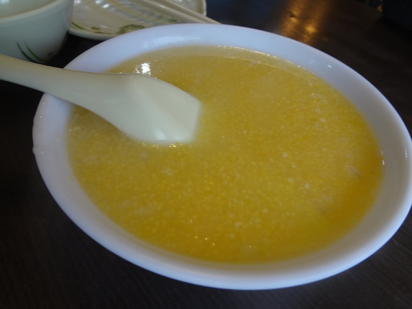 陳圓餡餅粥、酸菜白肉鍋餐廳：1011209[官本金文愛台灣]陳圓餡餅粥好吃的小米粥小籠包鍋貼