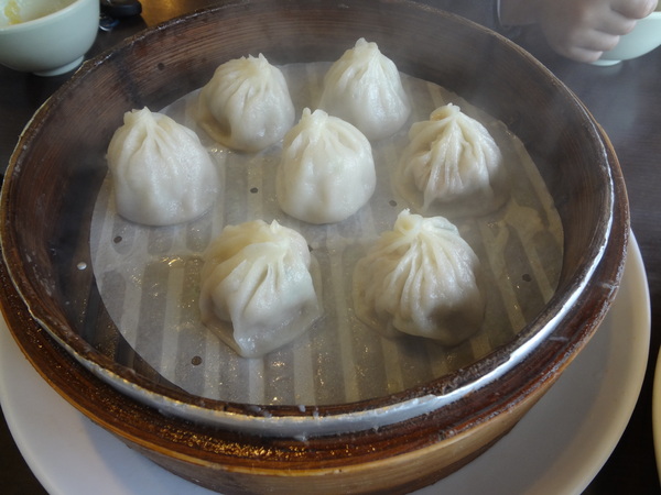 陳圓餡餅粥、酸菜白肉鍋餐廳：1011209[官本金文愛台灣]陳圓餡餅粥好吃的小米粥小籠包鍋貼