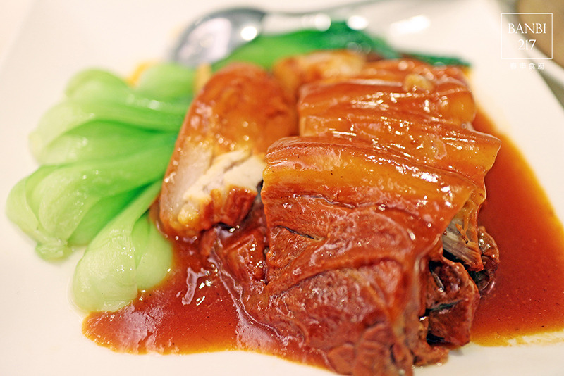 Banbi217 美食旅遊: 春申食府 上海桌菜,婚宴會館,乳腐扣肉,北京烤鴨三吃 (東區,捷運忠孝敦化站美食餐廳)