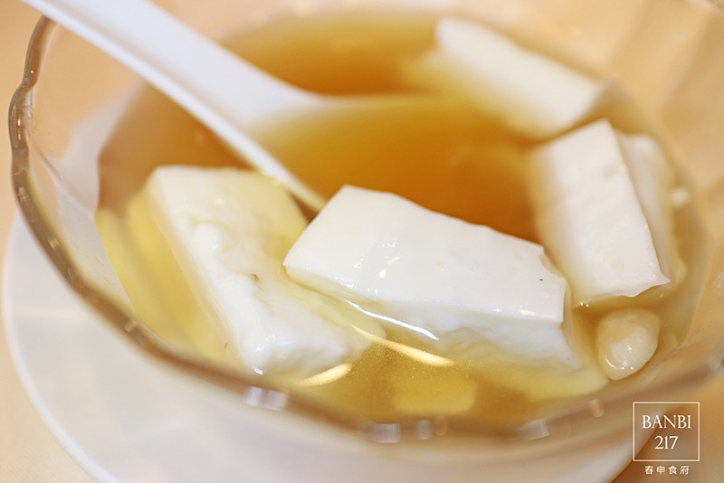 Banbi217 美食旅遊: 春申食府 上海桌菜,婚宴會館,乳腐扣肉,北京烤鴨三吃 (東區,捷運忠孝敦化站美食餐廳)