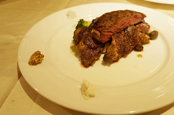 雅室牛排館:台北大安♬尾牙吃大餐,老饕最愛20年經典美味!頂級黑牛肋眼牛排 Steakinn 雅室牛排館