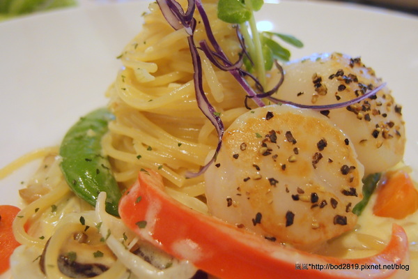 alfinee cafe 艾芬妮義麵坊:<口碑券>【台北松山】Alfinee cafe 艾芬妮義麵坊-義大利麵干貝好大!鹹派表現優秀!