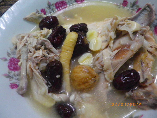 山上的階梯老爹廚房：好吃的【蔘雞湯】在[山上的階梯-老爹廚房]