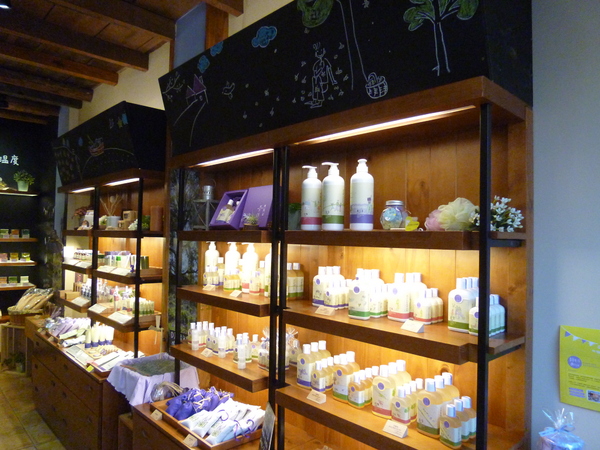 香草鋪子(南庄店)：【苗栗】在桂花巷內的薰衣草幸福－香草舖子