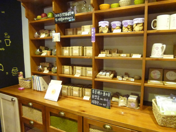 香草鋪子(南庄店)：【苗栗】在桂花巷內的薰衣草幸福－香草舖子