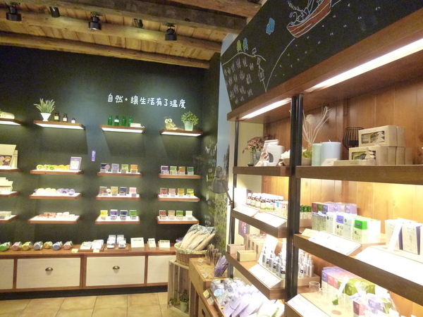 香草鋪子(南庄店)：【苗栗】在桂花巷內的薰衣草幸福－香草舖子