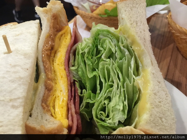 鯊魚咬吐司(新莊店)：【新莊】鯊魚咬吐司~大份量大滿足