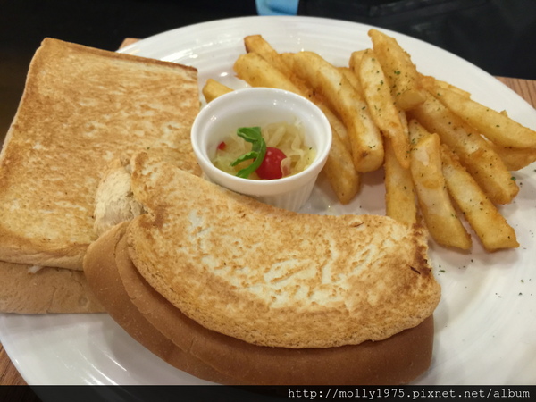 鯊魚咬吐司(新莊店)：【新莊】鯊魚咬吐司~大份量大滿足