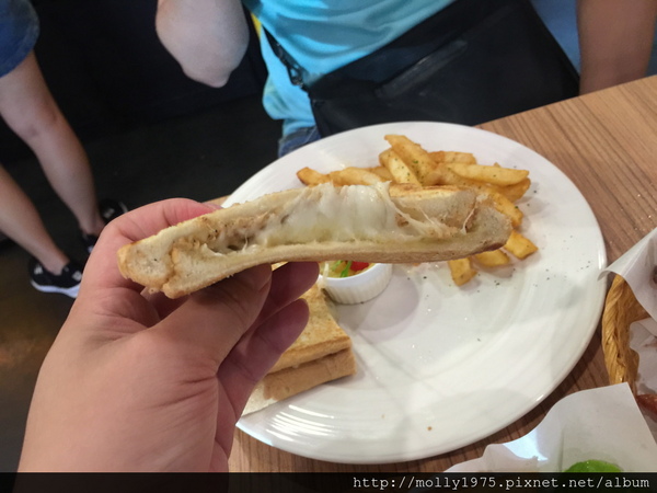 鯊魚咬吐司(新莊店)：【新莊】鯊魚咬吐司~大份量大滿足