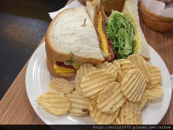 鯊魚咬吐司(新莊店)：【新莊】鯊魚咬吐司~大份量大滿足