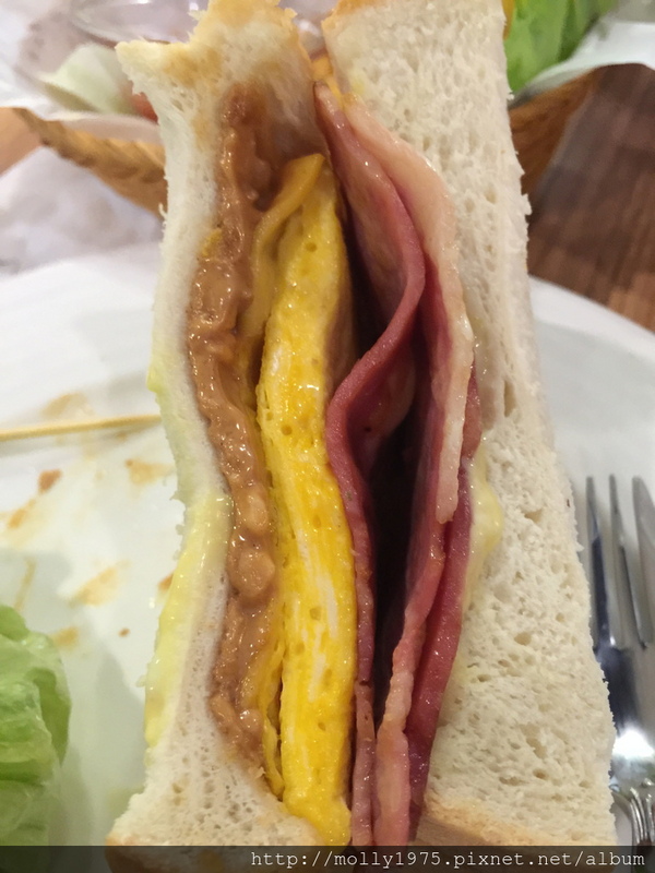 鯊魚咬吐司(新莊店)：【新莊】鯊魚咬吐司~大份量大滿足