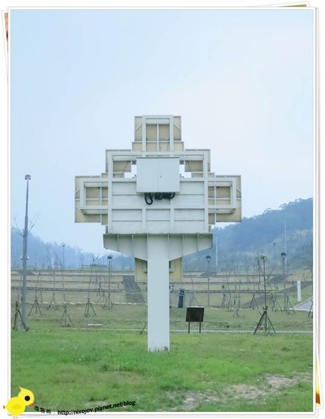 台北-南港山水綠生態-山豬窟化身成池畔木屋-太陽板