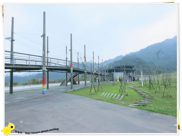 台北-南港山水綠生態-山豬窟化身成池畔木屋-全景