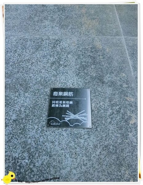 台北-南港山水綠生態-山豬窟化身成池畔木屋-地板