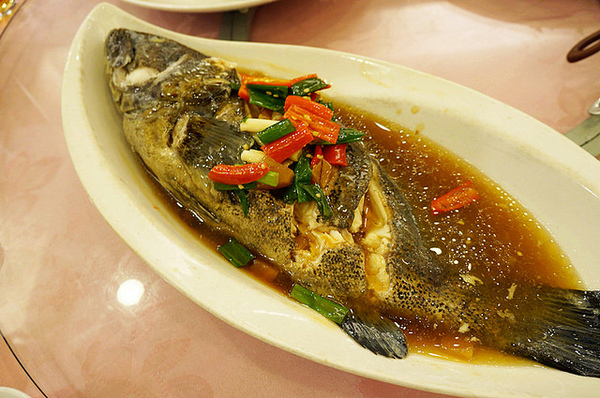 龍星餐廳: 馬公♬在地人御用婚宴海鮮餐廳吃年菜,大石斑&龍蝦美味上桌!龍星餐廳