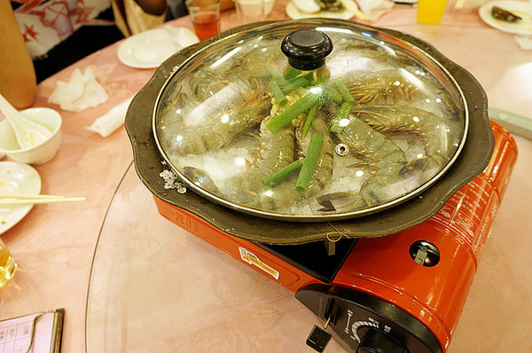 龍星餐廳: 馬公♬在地人御用婚宴海鮮餐廳吃年菜,大石斑&龍蝦美味上桌!龍星餐廳