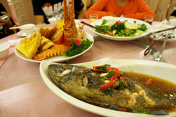 龍星餐廳: 馬公♬在地人御用婚宴海鮮餐廳吃年菜,大石斑&龍蝦美味上桌!龍星餐廳