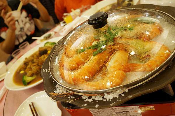 龍星餐廳: 馬公♬在地人御用婚宴海鮮餐廳吃年菜,大石斑&龍蝦美味上桌!龍星餐廳