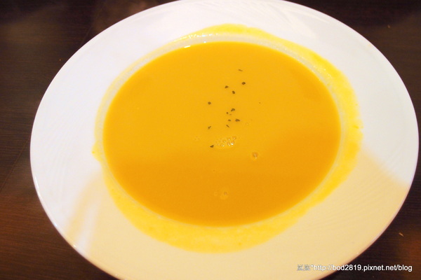 幸福起司(東園店)：【台北萬華】幸福起司－平價大碗的義大利麵，加套餐也不超過２００元喔！