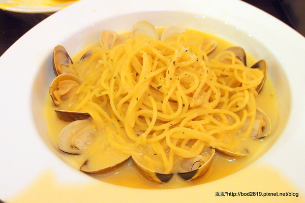 幸福起司(東園店)：【台北萬華】幸福起司－平價大碗的義大利麵，加套餐也不超過２００元喔！
