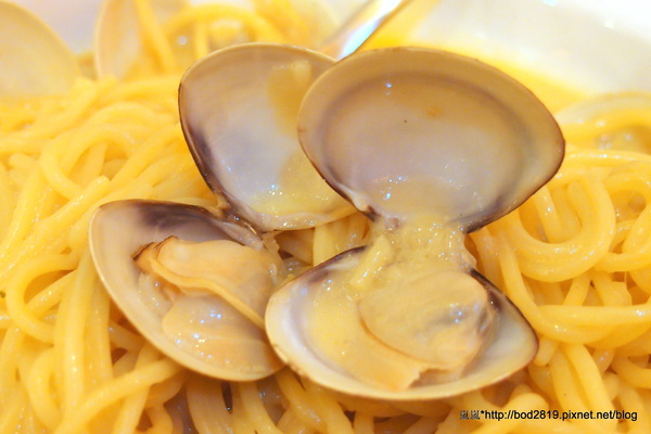 幸福起司(東園店)：【台北萬華】幸福起司－平價大碗的義大利麵，加套餐也不超過２００元喔！