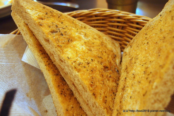 幸福起司(東園店)：【台北萬華】幸福起司－平價大碗的義大利麵，加套餐也不超過２００元喔！