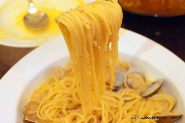 幸福起司(東園店)：【台北萬華】幸福起司－平價大碗的義大利麵，加套餐也不超過２００元喔！
