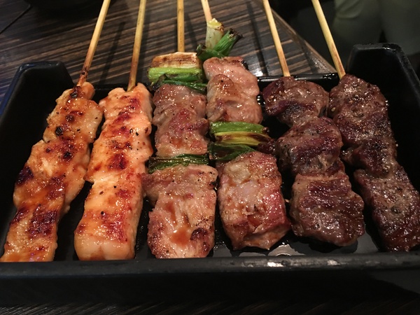 秋吉木炭串燒(忠孝店)：[捷運忠孝復興站美食] 秋吉串燒-忠孝店*燒烤料理餐廳*串燒老店