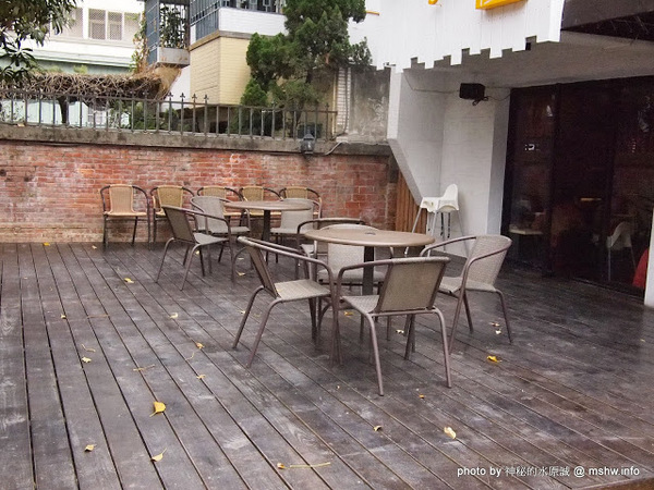 Burger Joint 7分So 漢堡 早午餐專賣(東海店):【食記】台中Burger Joint 7分SO美式廚房東海店@西屯BRT澄清醫院 : 老屋新生,餐點不錯的庭園風美式早午餐