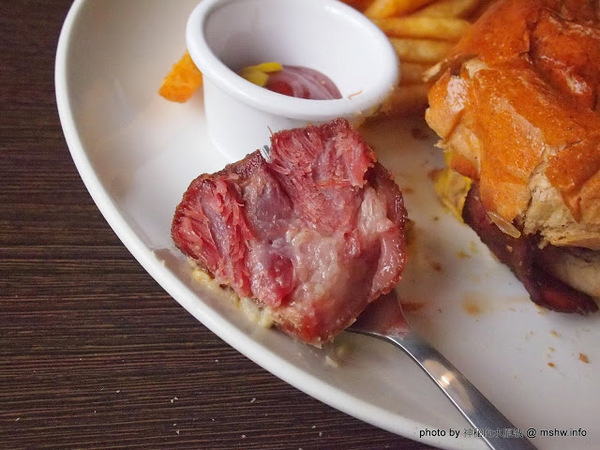 Burger Joint 7分So 漢堡 早午餐專賣(東海店):【食記】台中Burger Joint 7分SO美式廚房東海店@西屯BRT澄清醫院 : 老屋新生,餐點不錯的庭園風美式早午餐