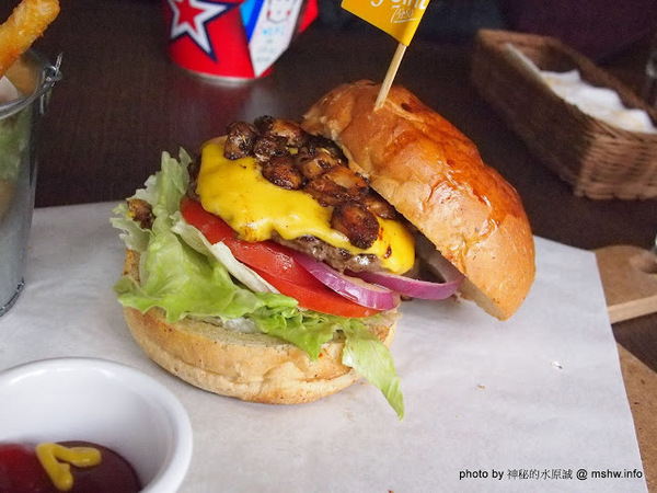 Burger Joint 7分So 漢堡 早午餐專賣(東海店):【食記】台中Burger Joint 7分SO美式廚房東海店@西屯BRT澄清醫院 : 老屋新生,餐點不錯的庭園風美式早午餐