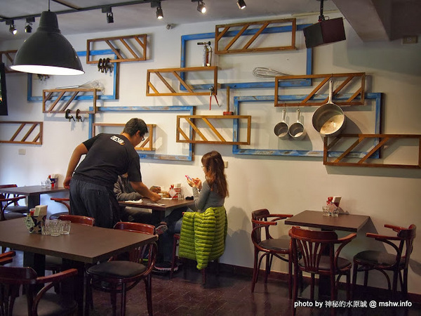 Burger Joint 7分So 漢堡 早午餐專賣(東海店):【食記】台中Burger Joint 7分SO美式廚房東海店@西屯BRT澄清醫院 : 老屋新生,餐點不錯的庭園風美式早午餐