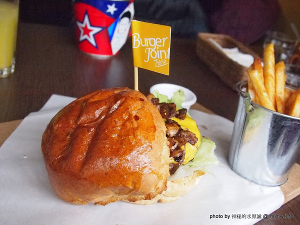 Burger Joint 7分So 漢堡 早午餐專賣(東海店):【食記】台中Burger Joint 7分SO美式廚房東海店@西屯BRT澄清醫院 : 老屋新生,餐點不錯的庭園風美式早午餐